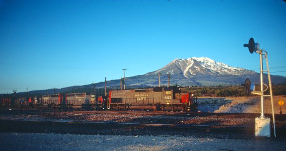 SP 8327 at Black Butte, CA in August 1982 (33223631001)