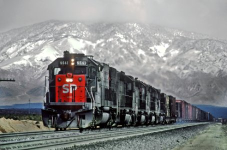 SP 8541 near Mojave, CA in March 1983 (32985228842)