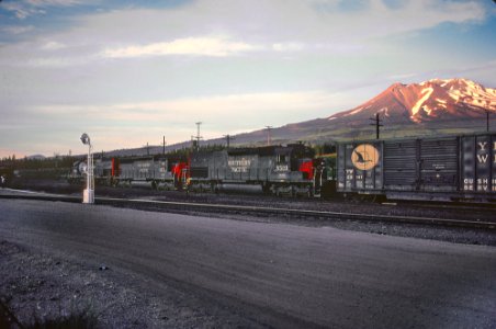 SP 8871 and 8509 at Black Butte, CA in July 1982 (33257575105)