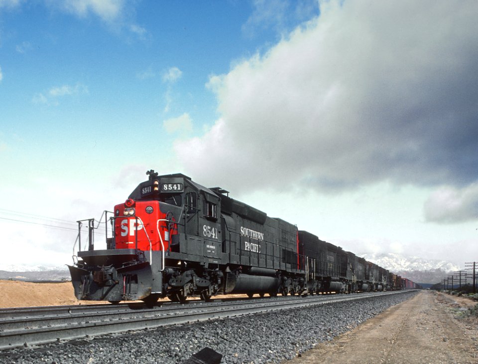 SP 8541 near Mojave, CA in March 1983 (32296326554)