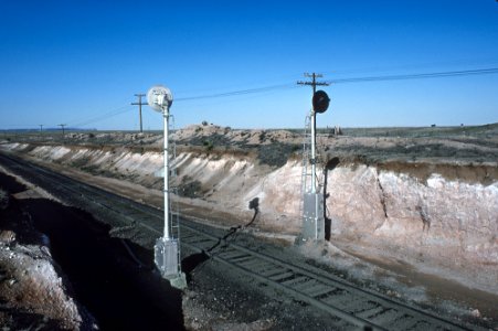 SP signal 15233 just west of Vaughn, NM in April 1983 R12 (33027857825)