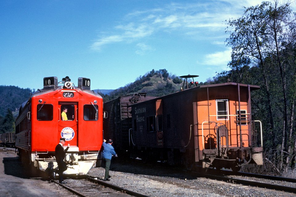 SP-10 RDC as NWP Train 3, the Redwood, meeting freight at Dos Rios, CA on January 31, 1971 (32858081181)