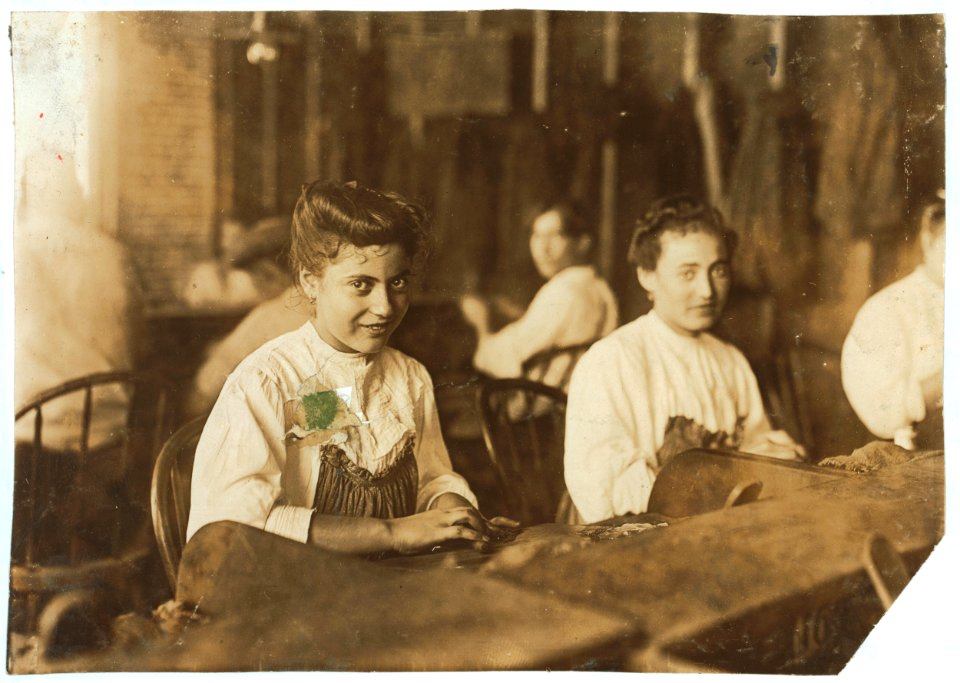 A Tampa, Fla., cigarmaker adolescent. Many beautiful girls and women in the business. LOC cph.3a03789