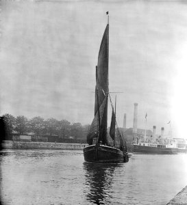 A view across the New Cut at Ipswich with an unidentified spritsail barge under sail leaving. RMG P27528 photo