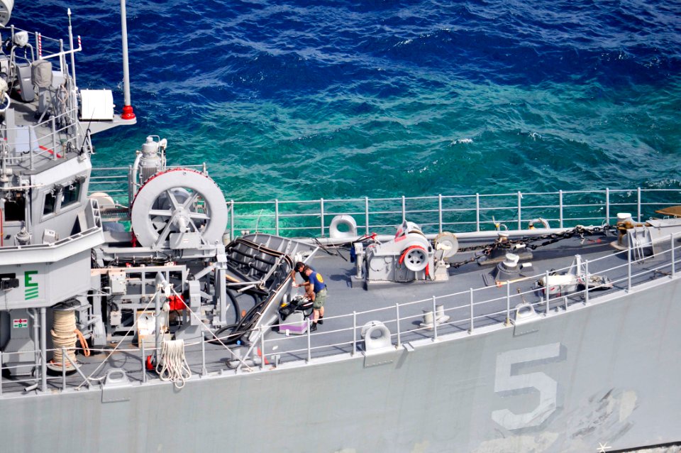 A U.S. Navy salvage team investigates USS Guardian. (8413080293)