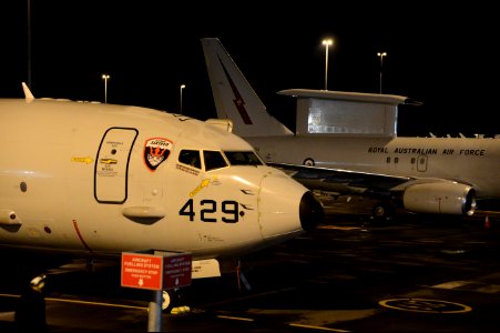 A U.S. Navy P-8A Poseidon aircraft, left, attached to Patrol Squadron (VP) 16 sits next to a Royal Australian Air Force E-7A Wedgetail aircraft in Perth, Australia, April 1, 2014 140401-N-VD564-011