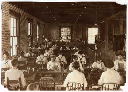 A Union Shop, Cigarmakers Tierra del Laga Cigar Co. Almost no hands under 20 years of age. (60 employees.) These are the conditions the labor organizations strive for. One third of the LOC cph.3a29832
