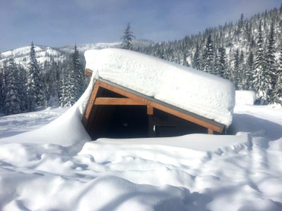 A warming hut (40442296391)