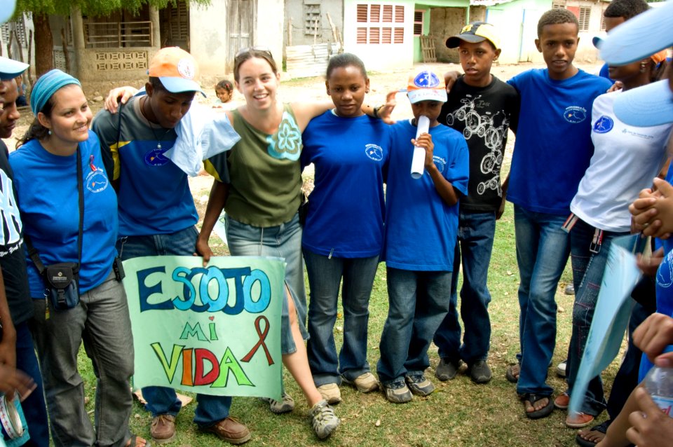 A Volunteer making a poster with students