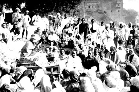 A Vyasa, or public reader, reciting the Mahabharata