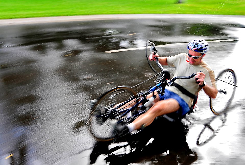 A wounded warrior rides in biking trials. (8187095233)