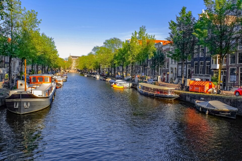 Home boat evening city