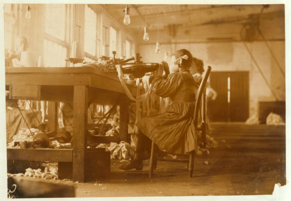 A young raveler in London Hosiery Mills. LOC cph.3a20811