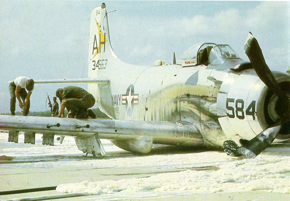 A-1H VA-152 CVW-16 wheelsup DaNang Dec1965