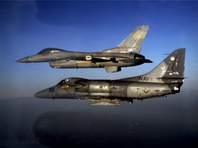 A-4E Skyhawk and F-16N Viper of the US Navy Fighter Weapons School in flight in 1989