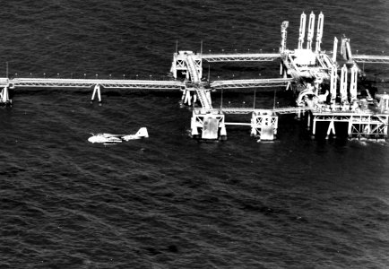 A-6E Intruder of VA-115 over destroyed Iraqi oil platform 1991
