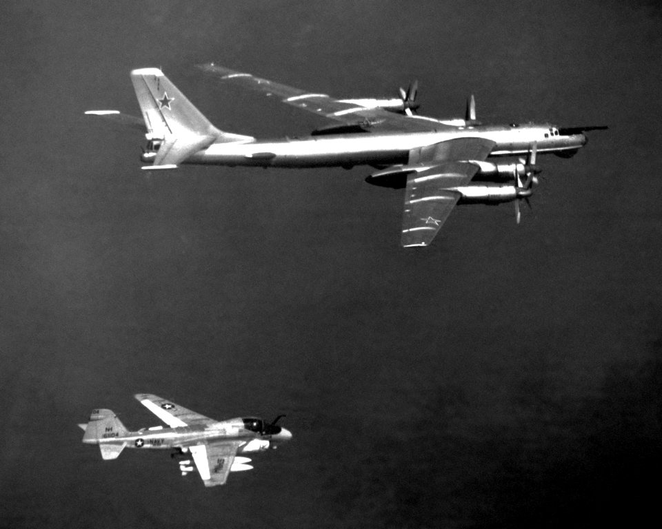 A-6E VA-95 And Tu-95RTs - 1982