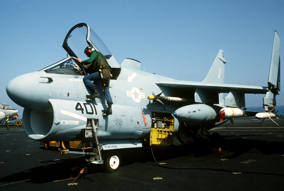 A-7E VA-72 on USS America (CV-66) Apr 1986