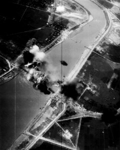 A-7E VA-195 bombing Hai Duong bridge 1972