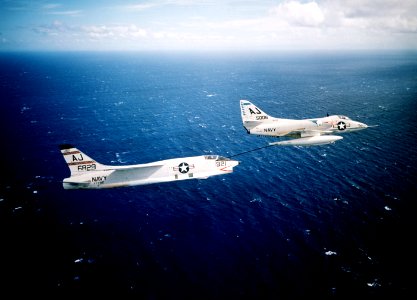 A4D-2 Skyhawk of VA-83 refuels F8U-1P Crusader of VFP-62, circa 1961 (6418322)