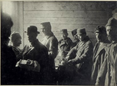 Abbildung von Gefangenen und auch aus der Gefangenschaft heimkehrenden Soldaten am russischen Kriegschauplatz (BildID 15690145)