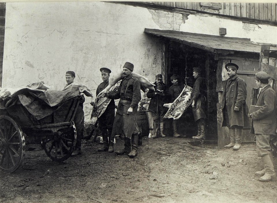 Abbildung von Gefangenen und auch aus der Gefangenschaft heimkehrenden Soldaten am russischen Kriegschauplatz (BildID 15690313)