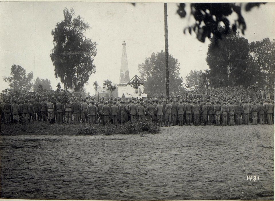 Abbildungen von Unterkünften, Feldgottesdiensten und Freizeiteinrichtungen am russischen Kriegsschauplatz (BildID 15687638)
