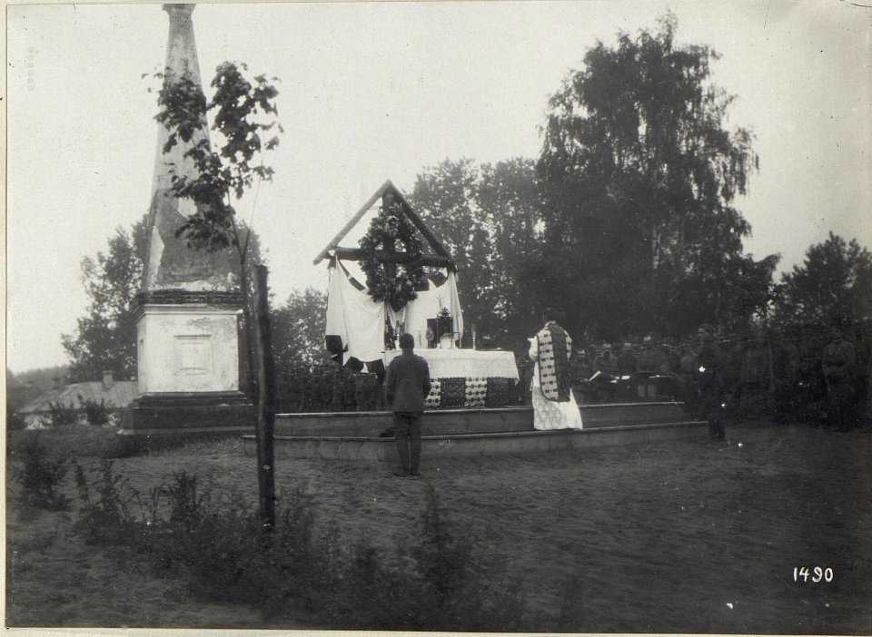 Abbildungen von Unterkünften, Feldgottesdiensten und Freizeiteinrichtungen am russischen Kriegsschauplatz (BildID 15687631)