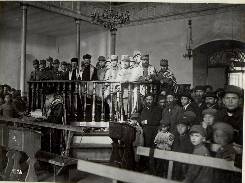 Abbildungen von Unterkünften, Feldgottesdiensten und Freizeiteinrichtungen am russischen Kriegsschauplatz (BildID 15687883)