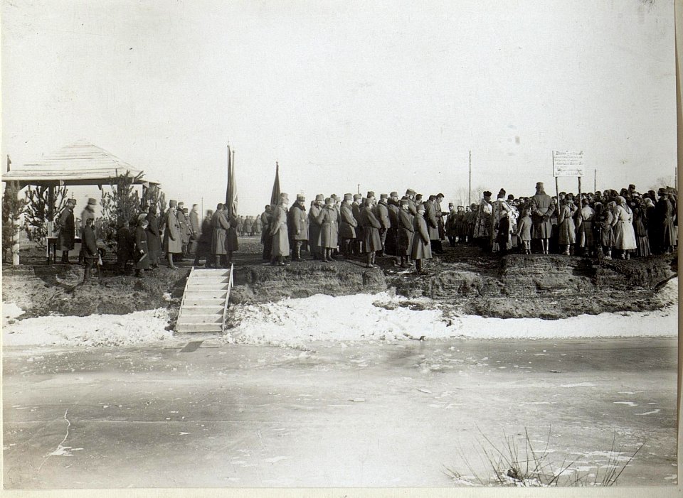 Abbildungen von Unterkünften, Feldgottesdiensten und Freizeiteinrichtungen am russischen Kriegsschauplatz (BildID 15688814)