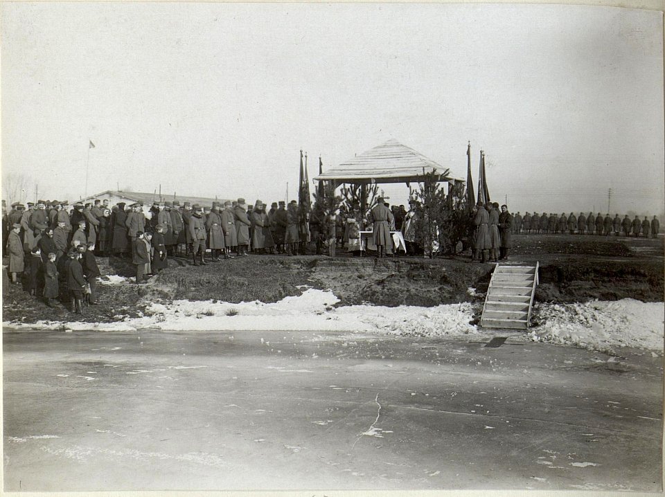 Abbildungen von Unterkünften, Feldgottesdiensten und Freizeiteinrichtungen am russischen Kriegsschauplatz (BildID 15688807)