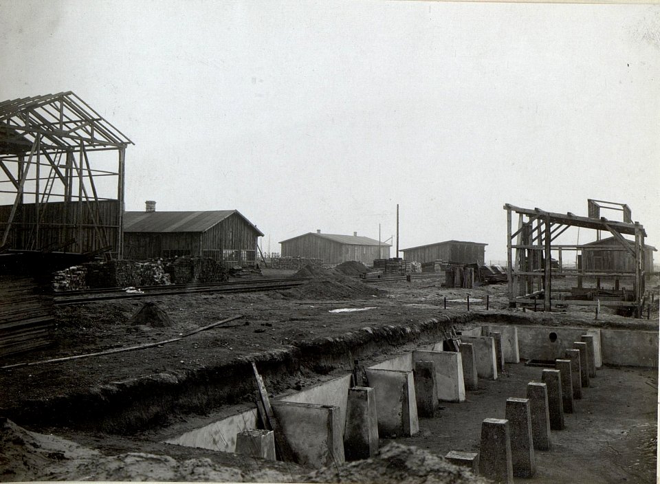 Abbildungen von Unterkünften, Feldgottesdiensten und Freizeiteinrichtungen am russischen Kriegsschauplatz (BildID 15689038)