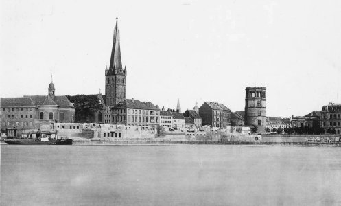 Abbruch des Häuserblocks am rechten Rheinufer vor der Lambertuskirche, 1898