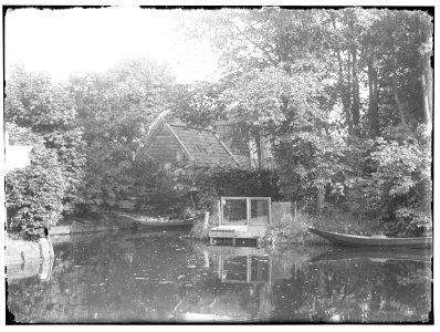Abcoude, bootjes aangemeerd in water (max res)