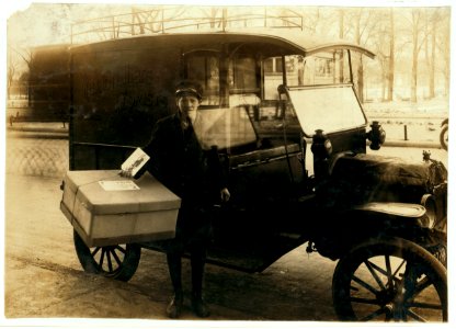 Abe Singer, 14-year old helper at Wax Florists, 143 Tremont Street. He delivers bundles, tends the door, etc. LOC nclc.04012