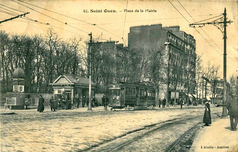 Abeille 42 - STO - Place de la Mairie