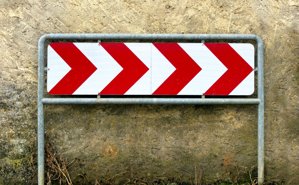 Road traffic shield