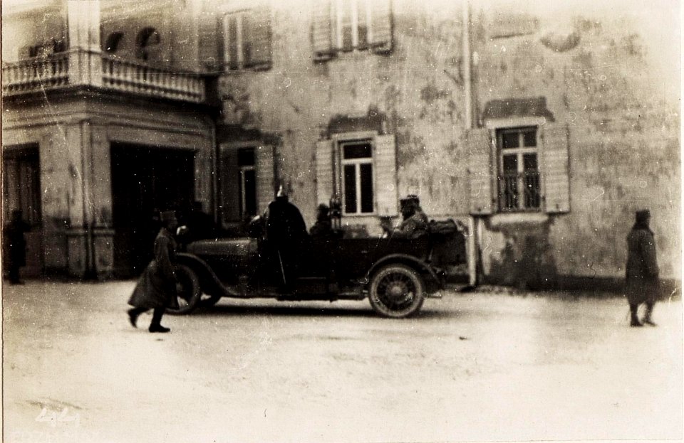 Abfahrt mit Auto von Cetinje. (BildID 15570584)