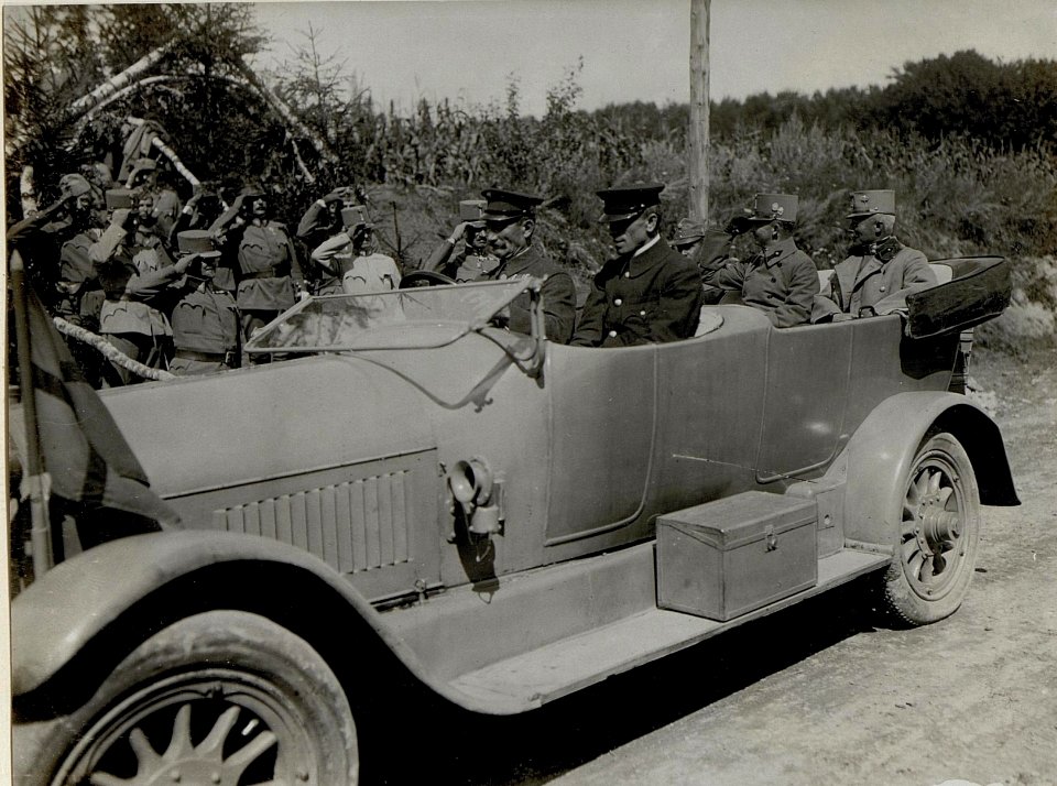 Abfahrt Erzherzogs Karl vom XIII. Korpskommando am 24.8.1916 (BildID 15549964)