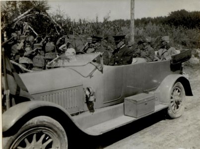 Abfahrt Erzherzogs Karl vom XIII. Korpskommando am 24.8.1916 (BildID 15549964)