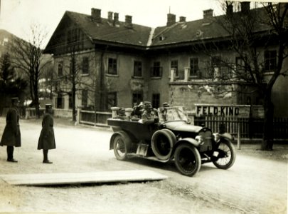 Abfahrt des Armeekomdt. Exllz.v.Krobatin im Abschnitte III. (BildID 15500050)
