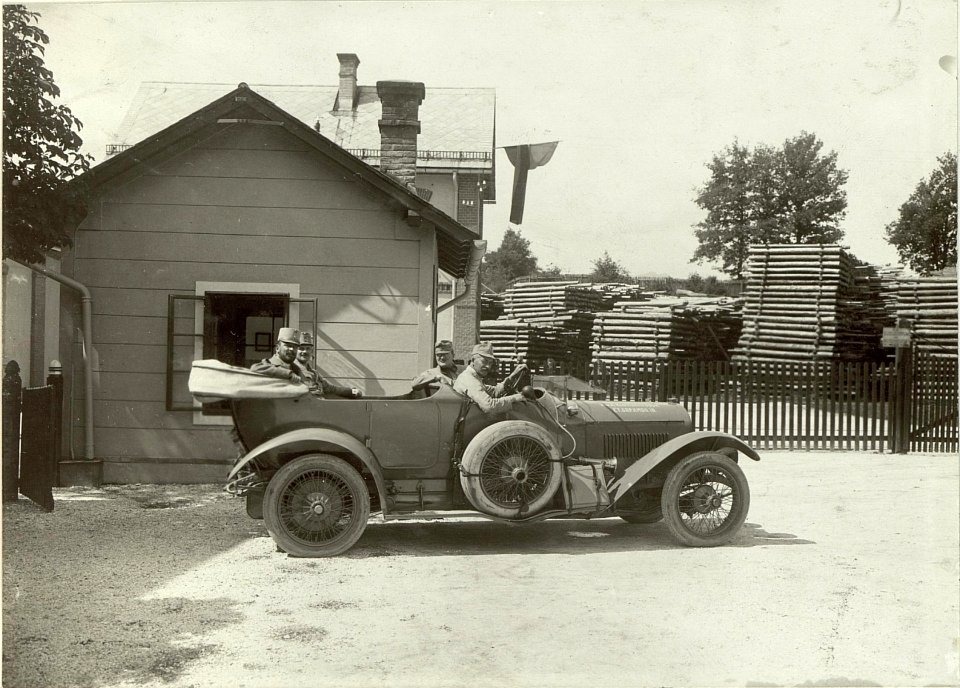 Abfahrt des Obstlt. HOLLY vom Schanzzeugdepot Nro.7.Standort, Cellulosefabrik Villach. Aufgen.am 30.August.1915. (BildID 15461595)