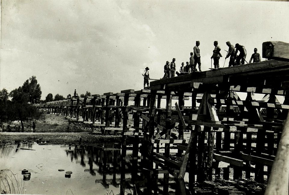 Abgebrannte Brücke bei Stryj. Neubau II.) (BildID 15430519)