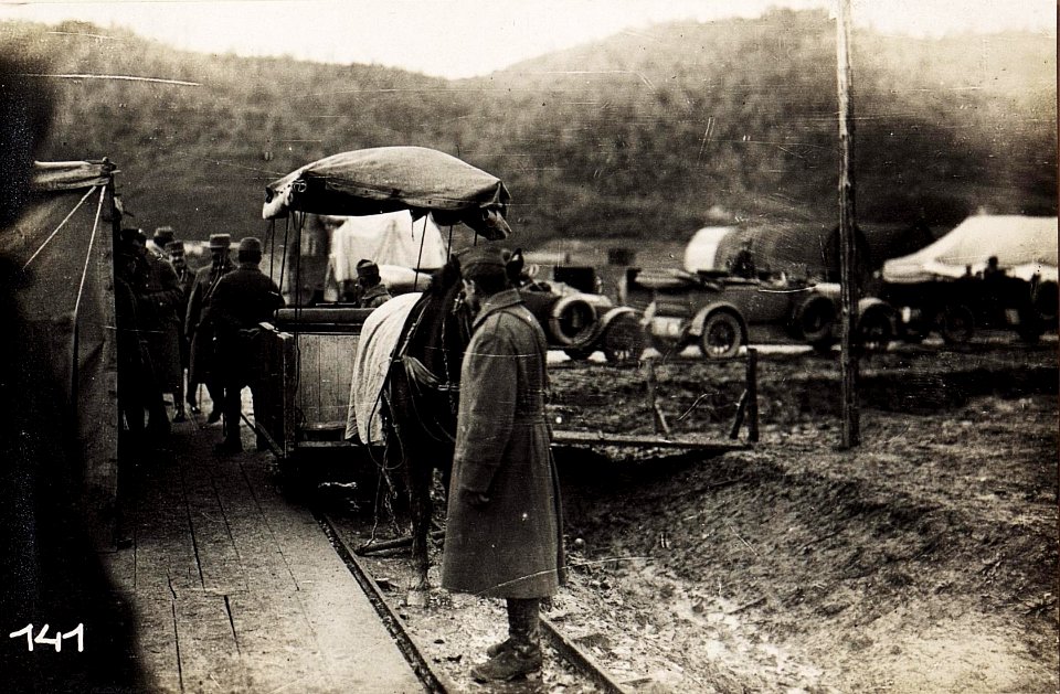 Abfahrt von Vora mit Feldbahn. (BildID 15573084)