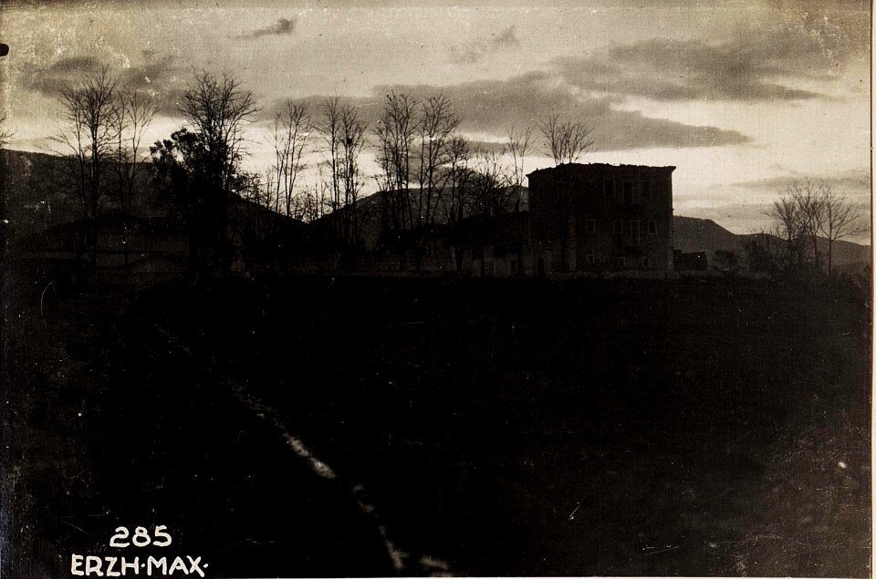 Abgebranntes Haus Essad Pascha, Tirana. (BildID 15573456)