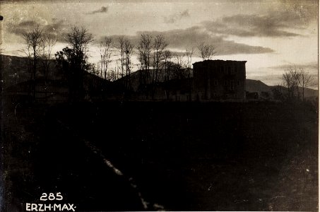 Abgebranntes Haus Essad Pascha, Tirana. (BildID 15573456)