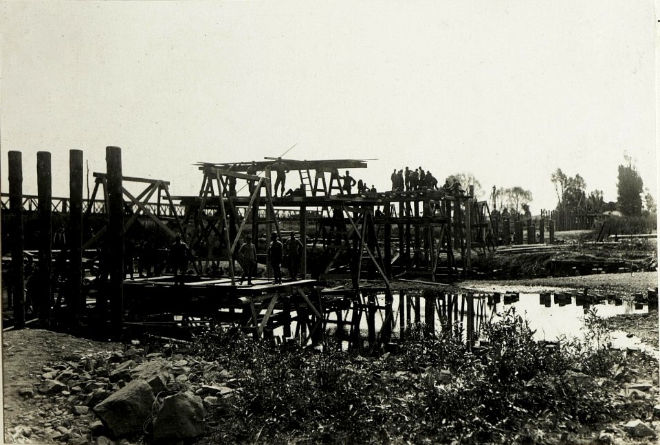 Abgebrannte Brücke bei Stryj. (Neubau I.) (BildID 15430638)