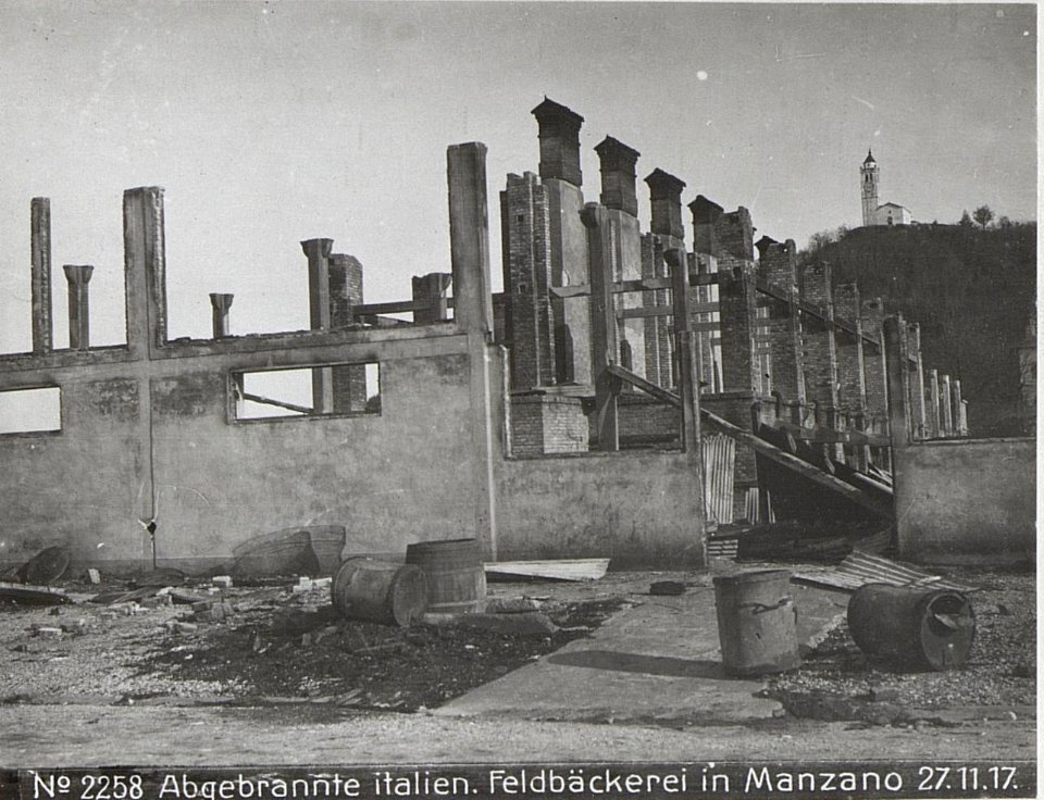Abgebrannte italien. Feldbäckerei in Manzano 27.11.17. (BildID 15612641)