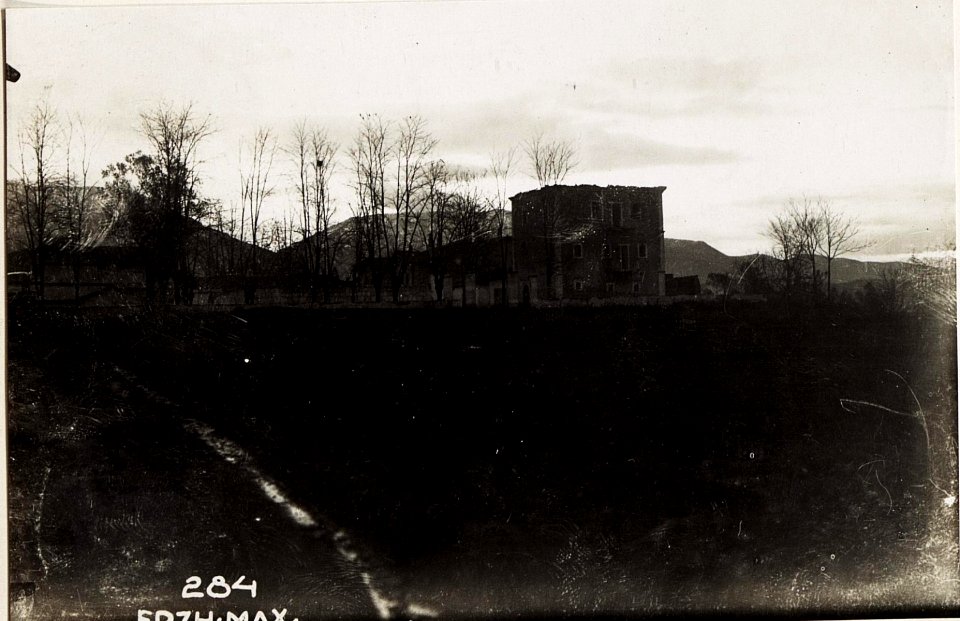 Abgebranntes Haus Essad Pascha, Tirana. (BildID 15573449)
