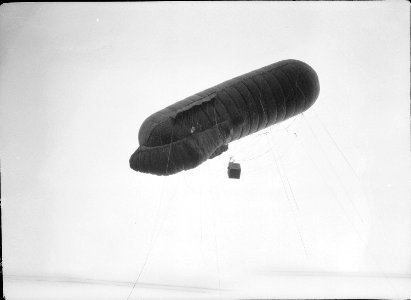 Abhebender Ballon - CH-BAR - 3236641